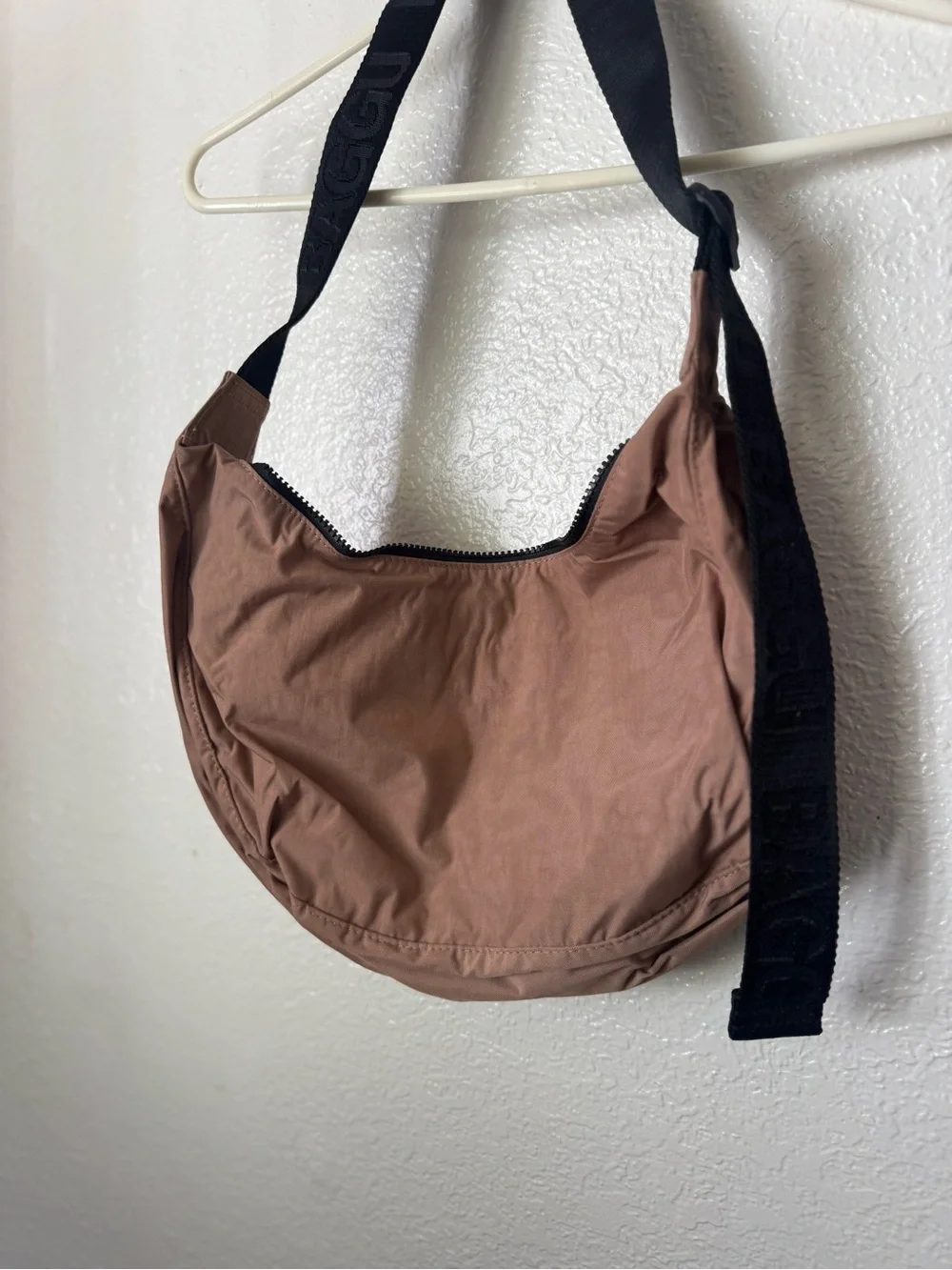 BAGGU Crescent Hobo in Dusty Rose with Black Strap